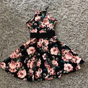 2/30$! Lovely floral dress